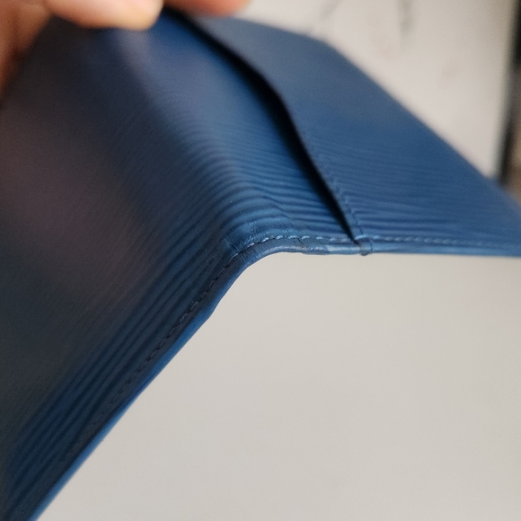 LOUIS VUITTON Blue Epi Card Holder Pocket Organizer - Picture 9 of 10